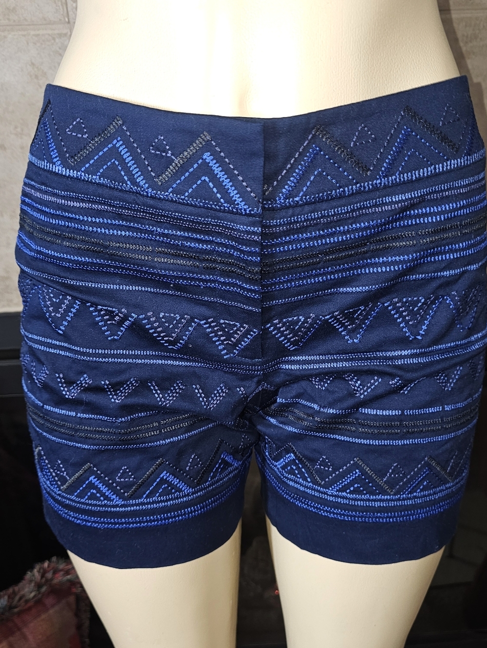 NWT. White House Black Market embroidered dark blue shorts. Size 4.